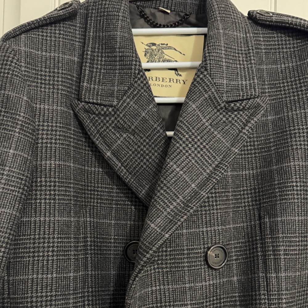 Burberry Black and Gray Plaid Long Trench Coat for men’s